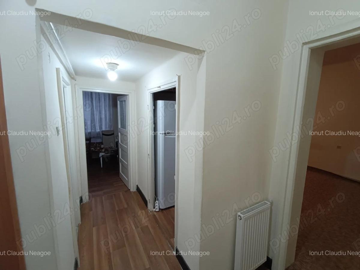 Garsoniera spa?ioasa de vanzare in zona istorica a Bra?ovului - 6