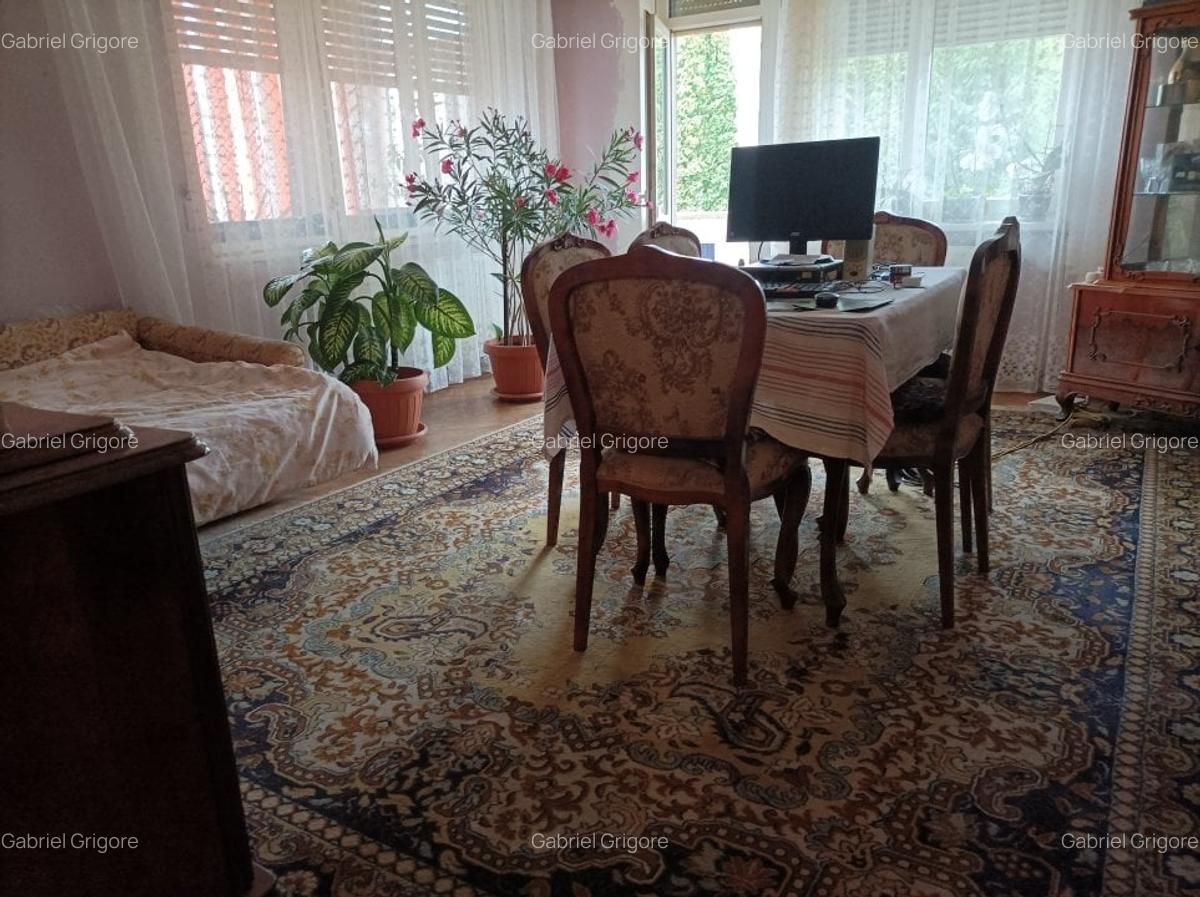 Apatament 4 camere in vila zona Aurel Vlaicu - 1