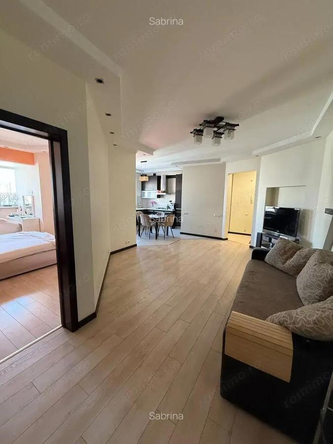 Ofer spre vanzare apartament de 3 camere in zona crangasi - 5