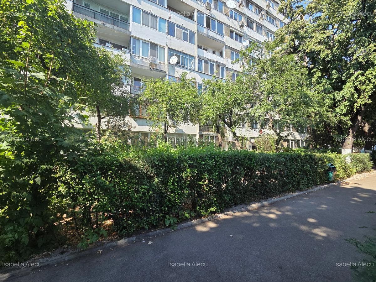 Dr.Taberei 34-Ap 3 camere-Bloc stradal/Metrou - 1