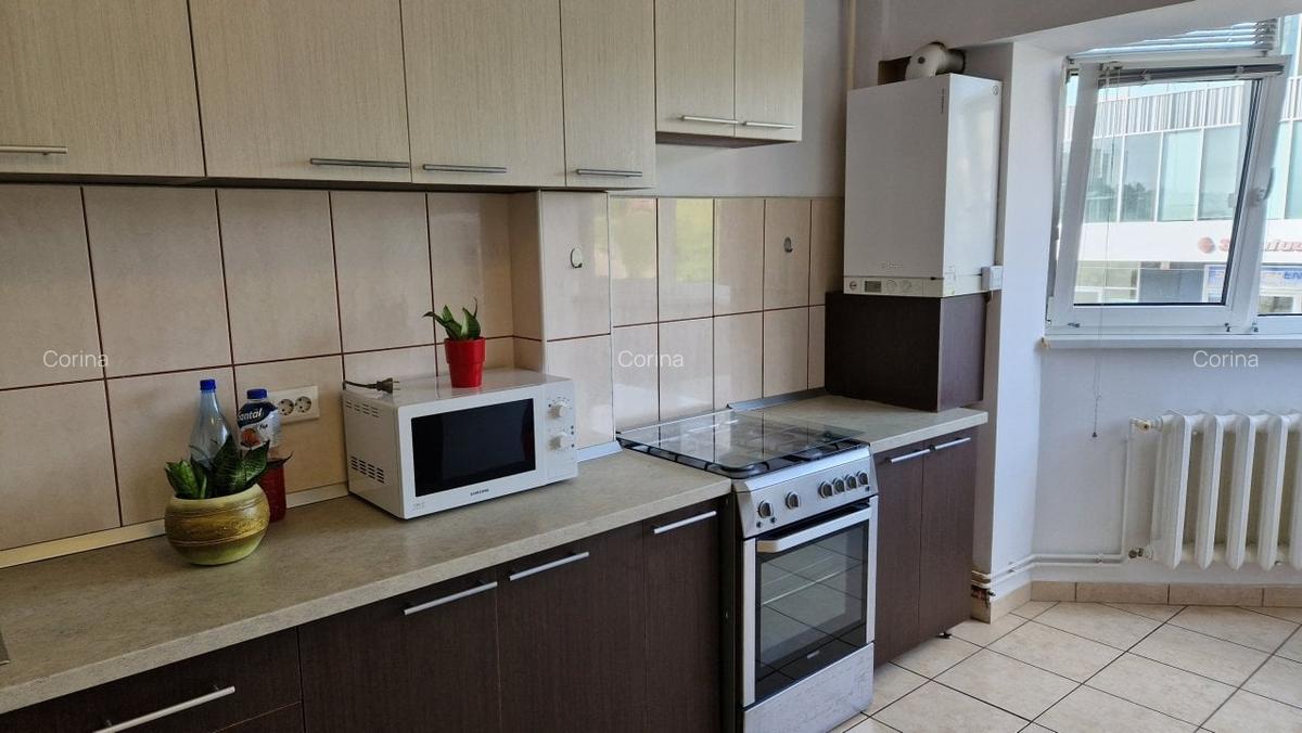 Proprietar,ofer spre inchiriere ap 3 camere-decomandat zona piata 700 - 3