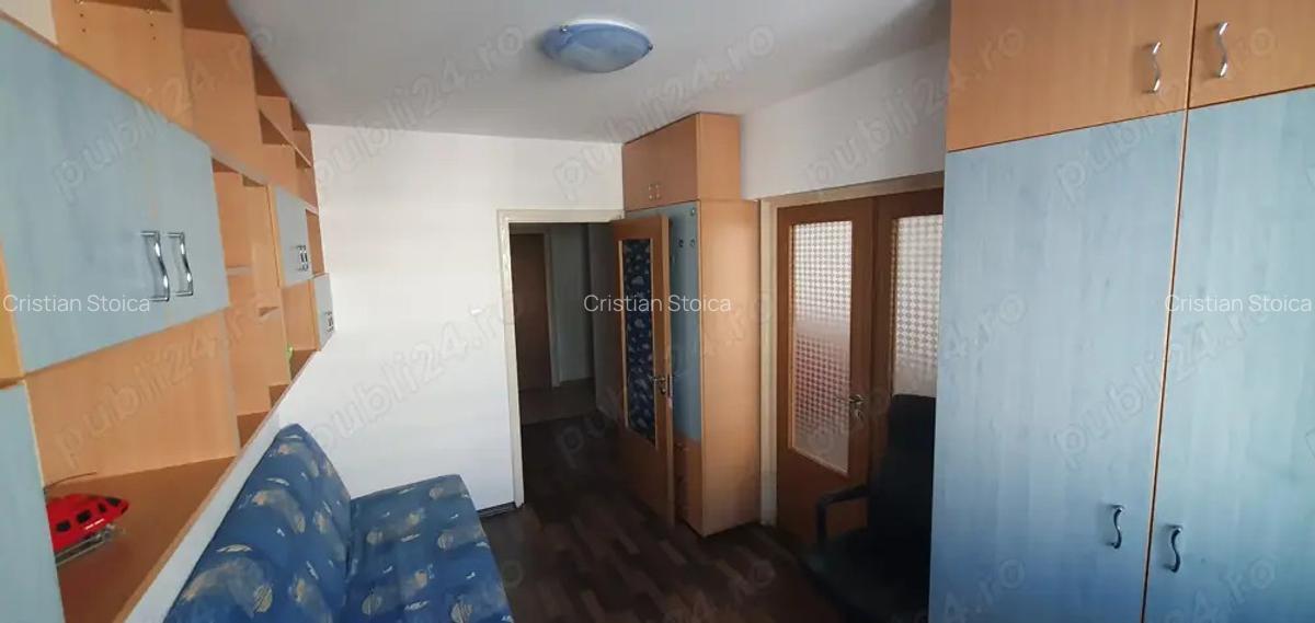 Inchiriez apartament de 3 camere decomandat - 4 Inchiriez apartament de 3 camere decomandat - 4