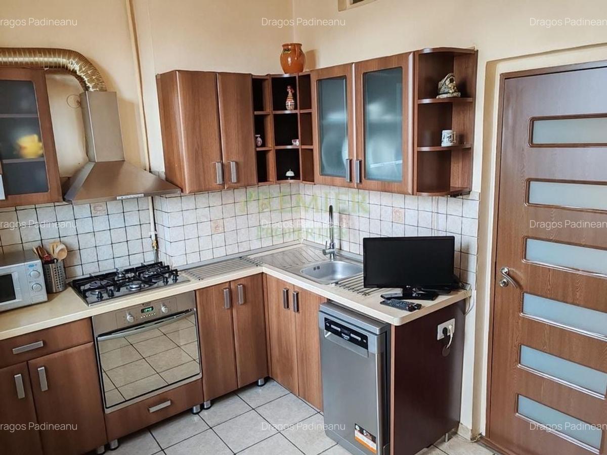 Bloc Rusesc Bucurestii noi vis a vis de metrou Bazilescu boxa - 12