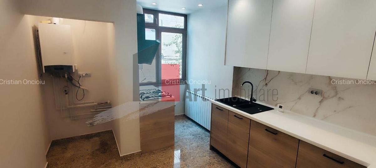 Apartament cu 3 camere semidecomandat în P-ța Victoriei - 15