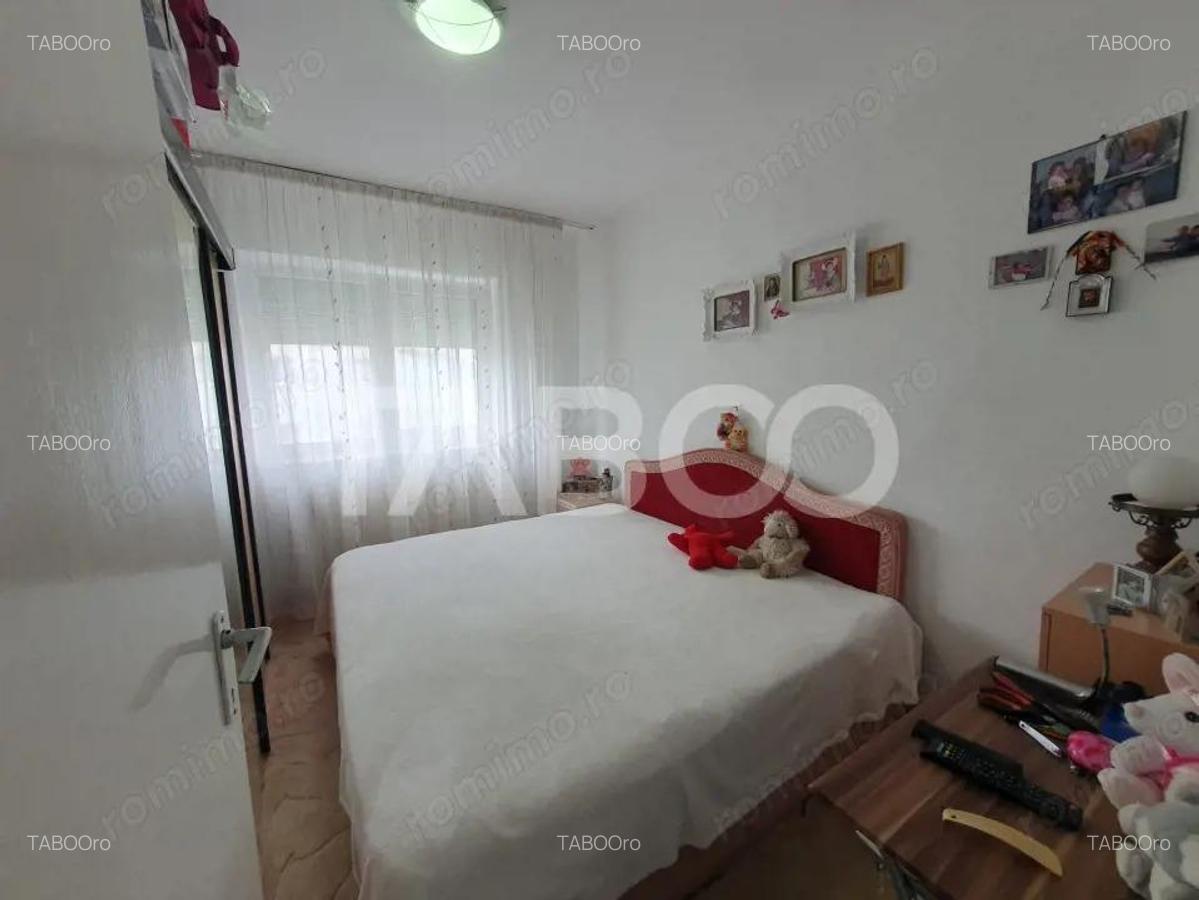 Apartament 3 camere zona 1 Decembrie 65 mp utili + 5 mp balcon - 12