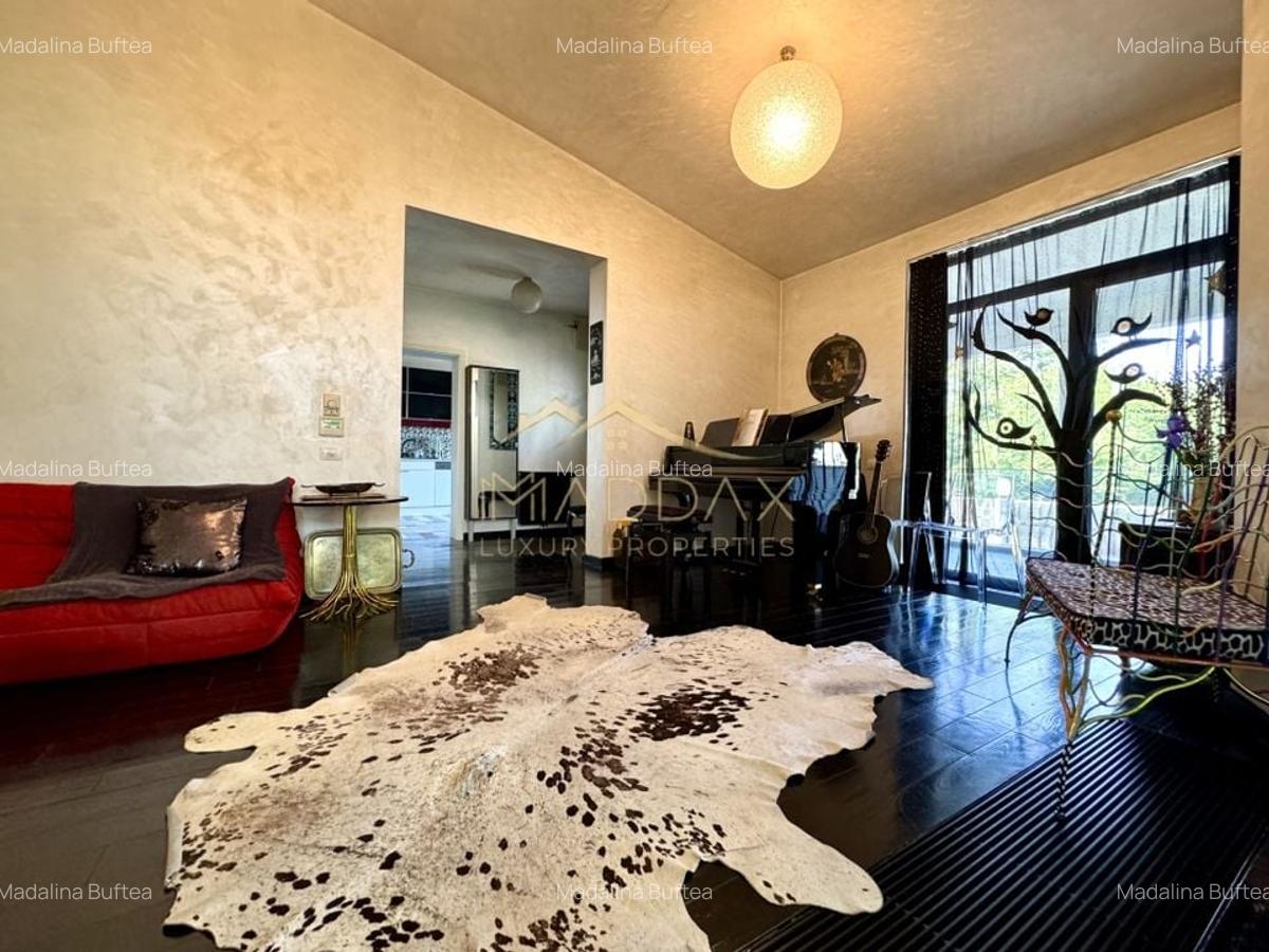 Vila cu 5 camere *344mp* + 800mp Teren // Zona Bucurestii Noi - 9