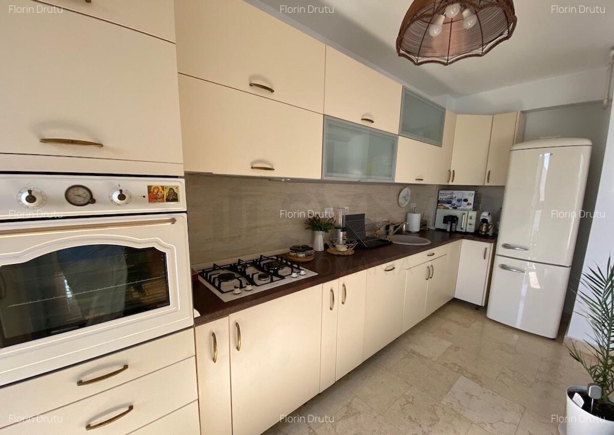 Apartament 3 camere - mobilat -2 parcari incluse - 6