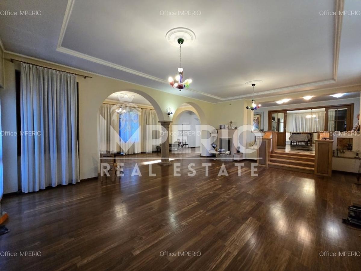 Casa individuala in Piata 14 Iulie cu 5 dormitoare, garaj dublu si piscina! - 2