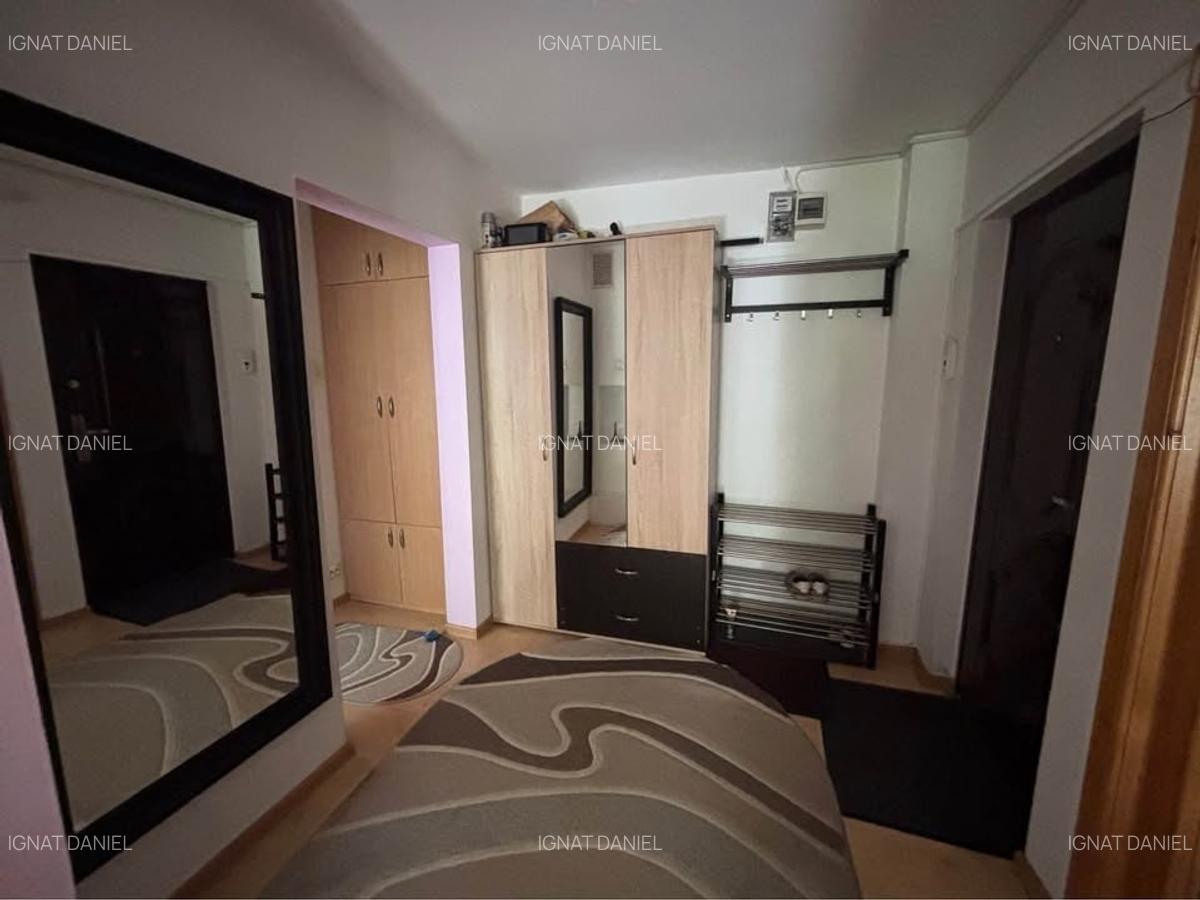 Apartament cu 2 camere decomandat, etajul 1/4, zona Nicolina - 3