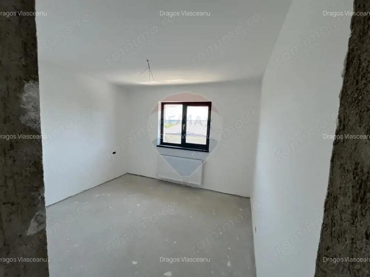 Casa de vanzare la 12 minute de Pite?ti inconjurata de natura - 10