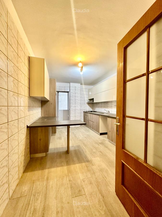 Apartament cu 4 camere decomandat în Primăverii - 9