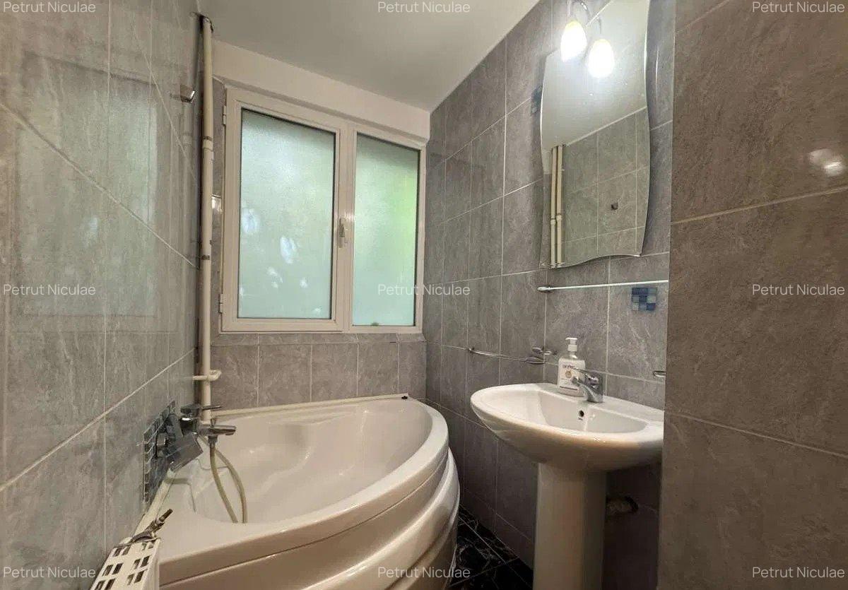 UNIVERSITATE, AP 2 CAM MOBILAT SI UTILAT MODERN - 10