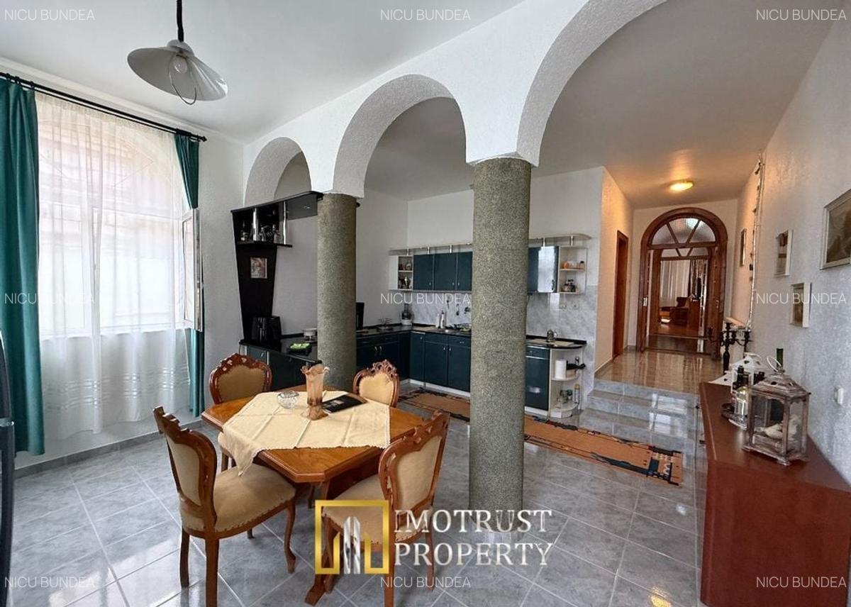 ? VILA DEOSEBITĂ DE VÂNZARE ÎN ARAD - ZONA CENTRALĂ - 11