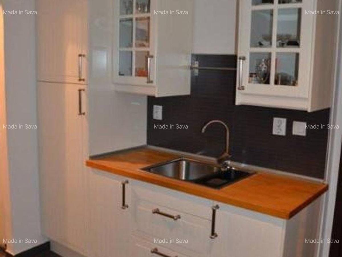 ARMENEASCA - UNIVERSITATE  - 6 camere stradal, locatie deosebita - 6