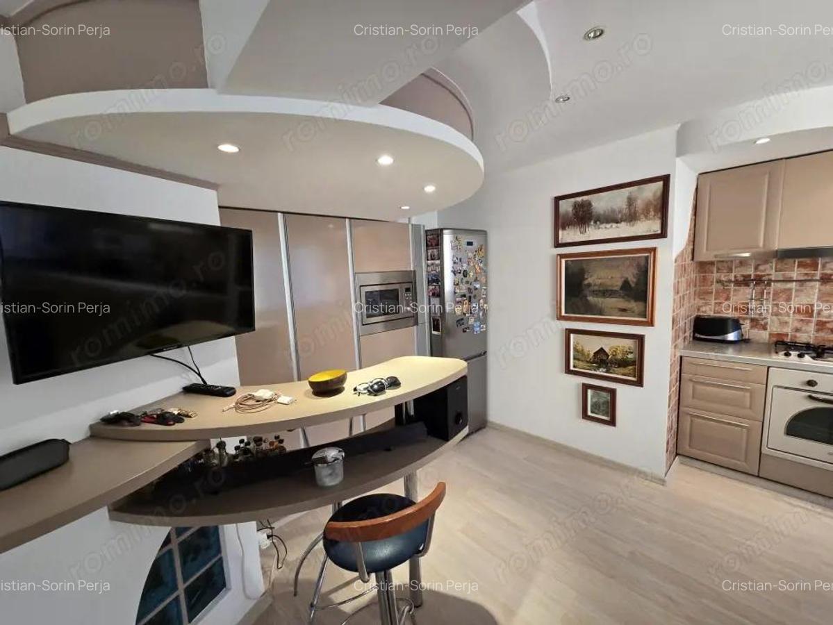 Apartament 3 camere, Loc de parcare, Centru, Etaj 7/10 - 9
