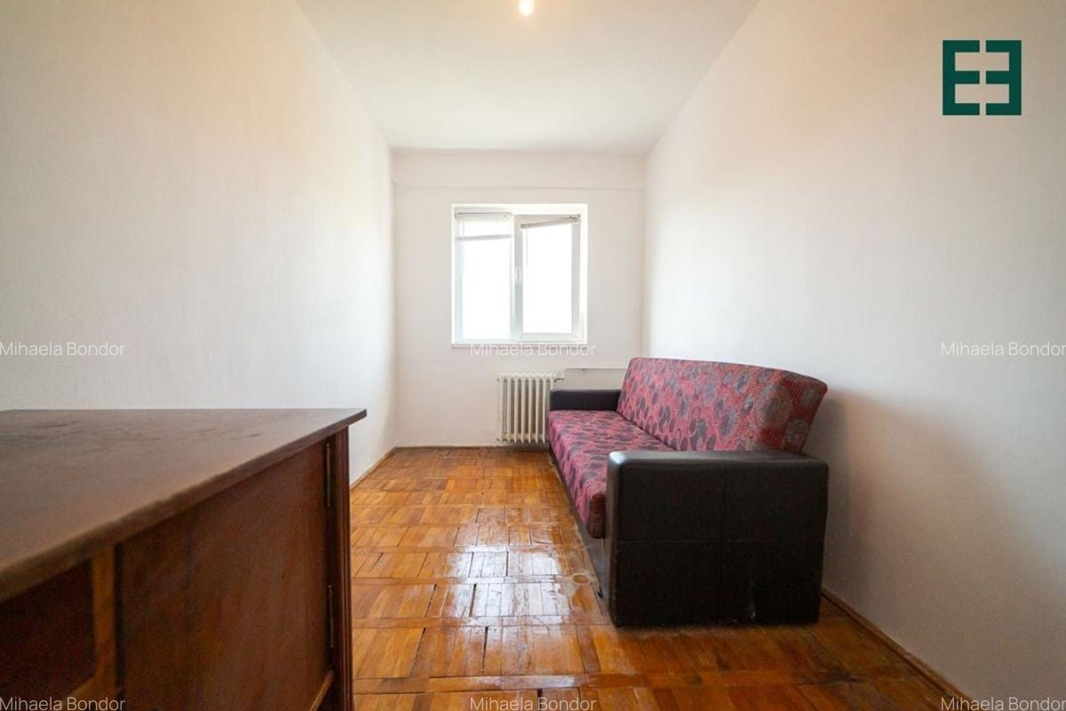 Apartament cu 3 camere etajul 4 Cartierul A. Vlaicu - Arad - 12