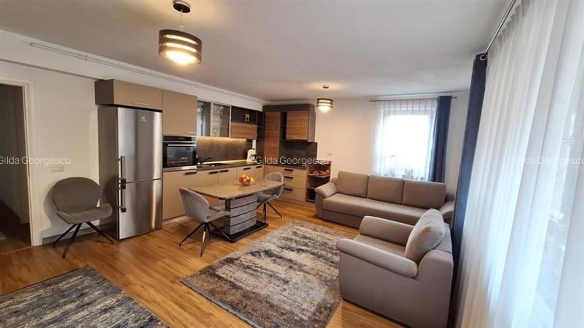 Apartament cu 3 camere decomandat, mobilat în Florilor - 8