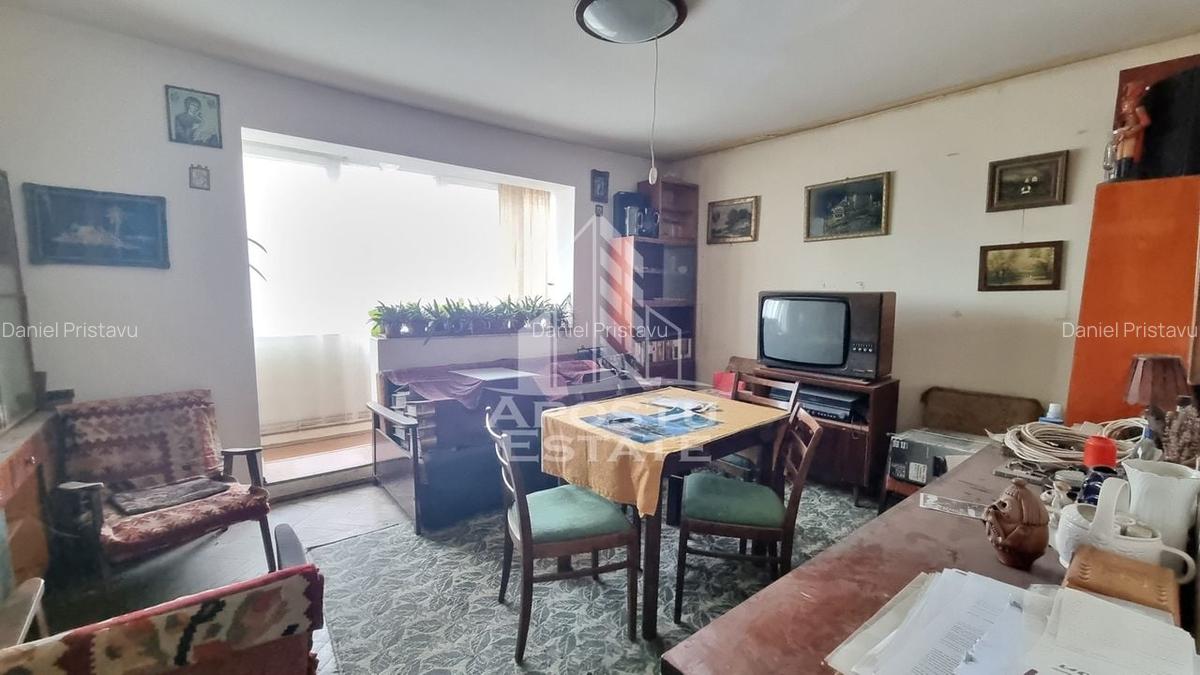 Apartament cu 4 camere decomandat, mobilat în Cetății - 1