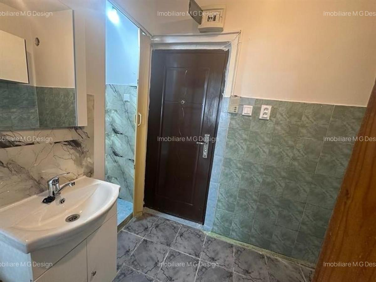 Garsoniera zona Buziasului etaj 2, baie cu vana - 6