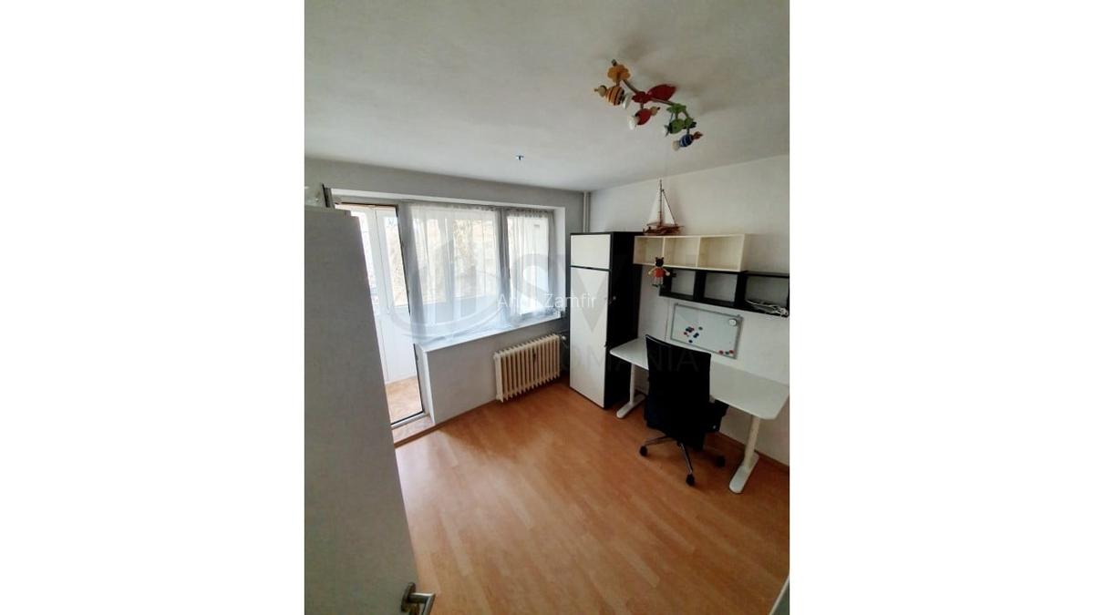 Apartament cu 3 camere semidecomandat în Teiul Doamnei - 10