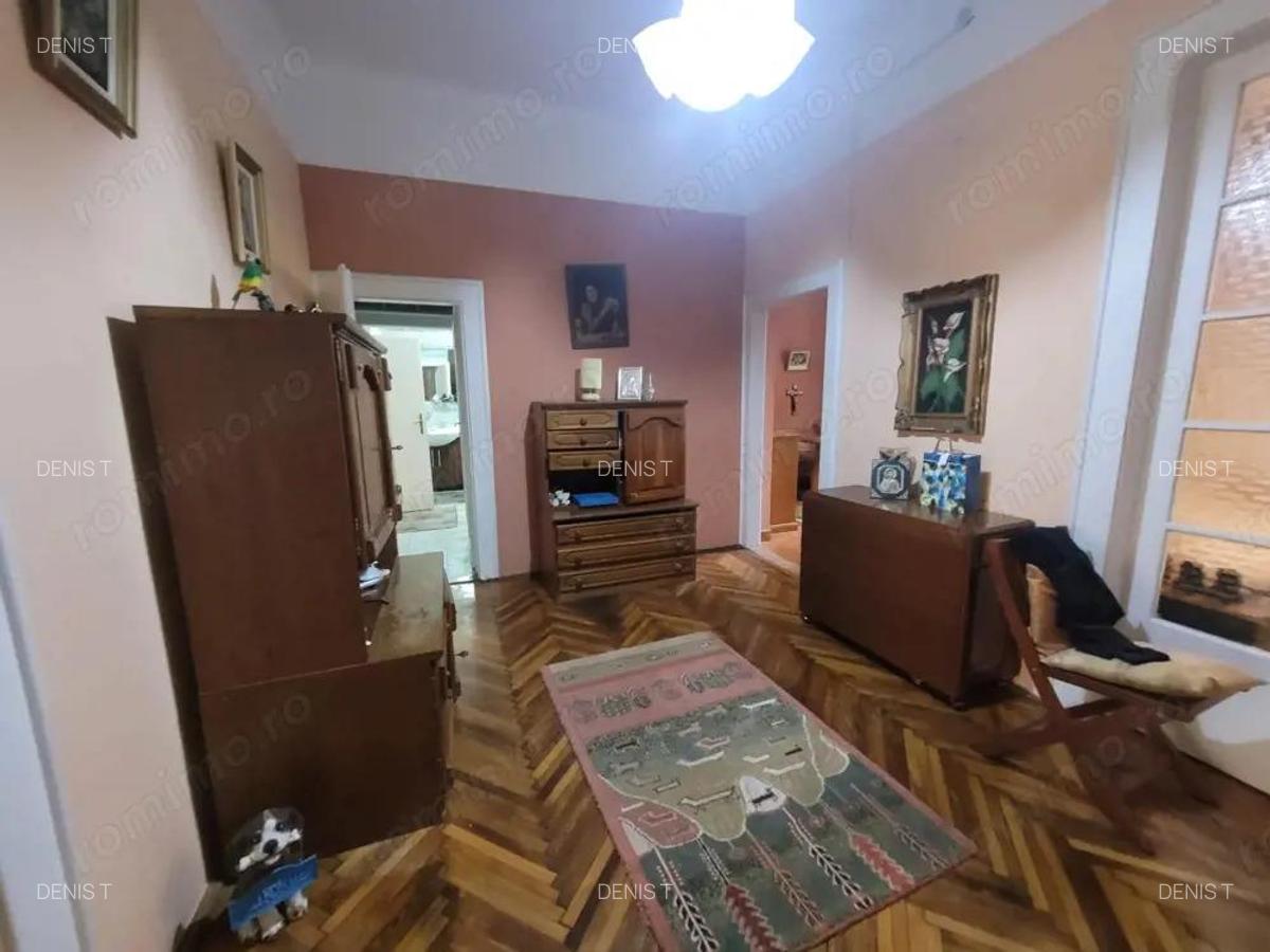 Apartament de vanzare 3 camere, Zona centrala - 5