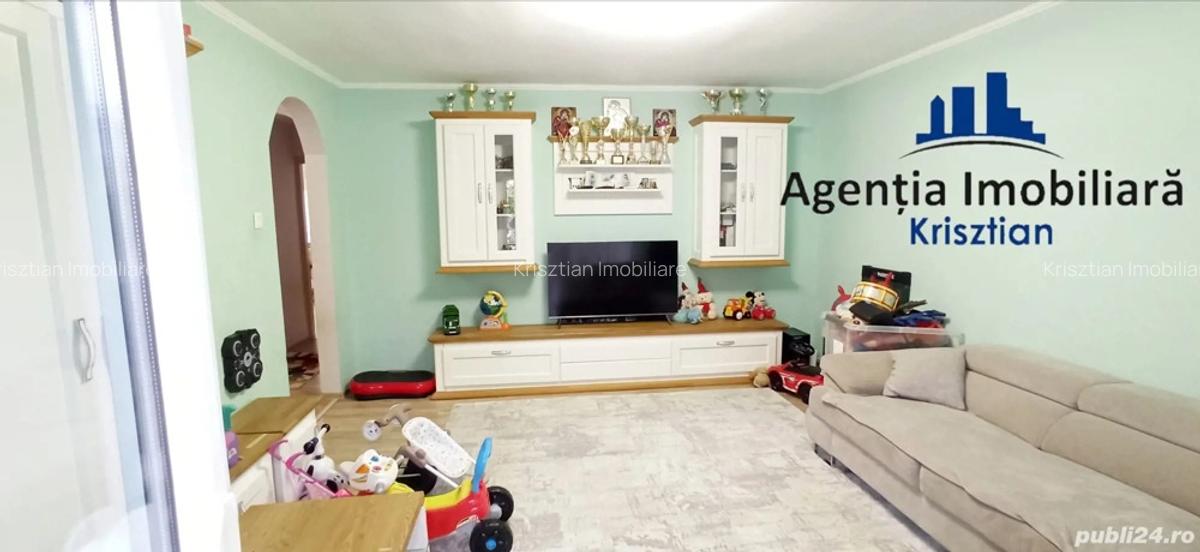 Apartament cu 3 camere de vanzare - Zona Micro 16 - 1