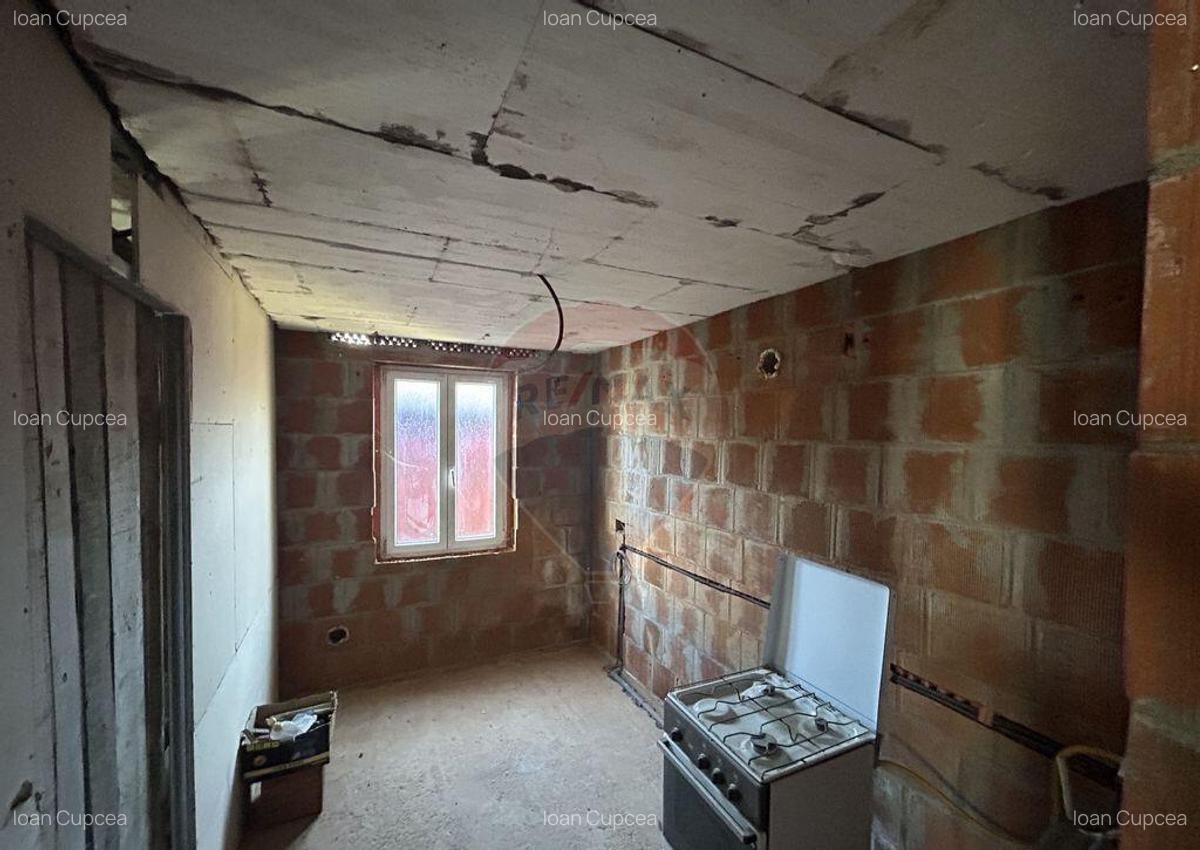 Casa la ro?u de vanzare in Satulung - 7