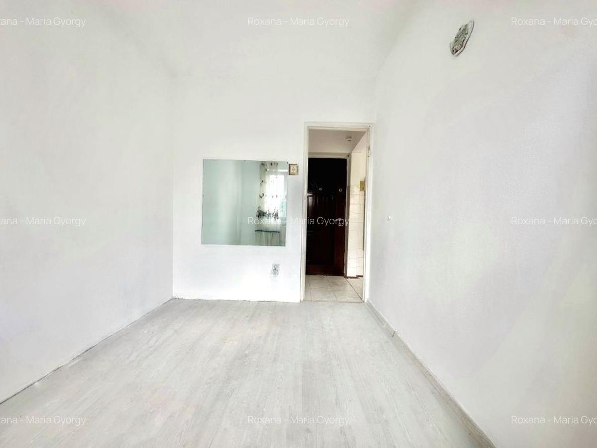 Apartament de vânzare 3 camere, zona Florilor - 7
