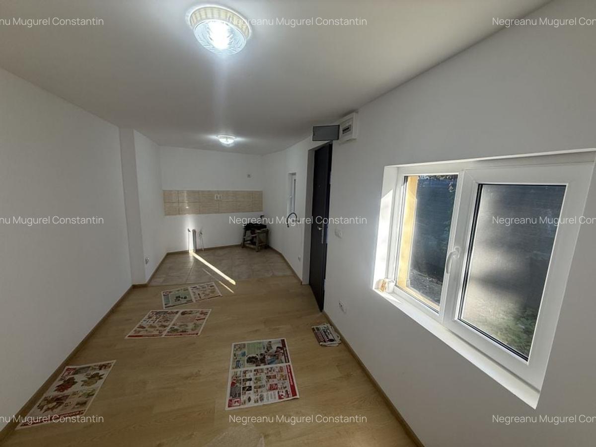 2 corpuri de Casă renovate + teren 125 mp Campina - 12