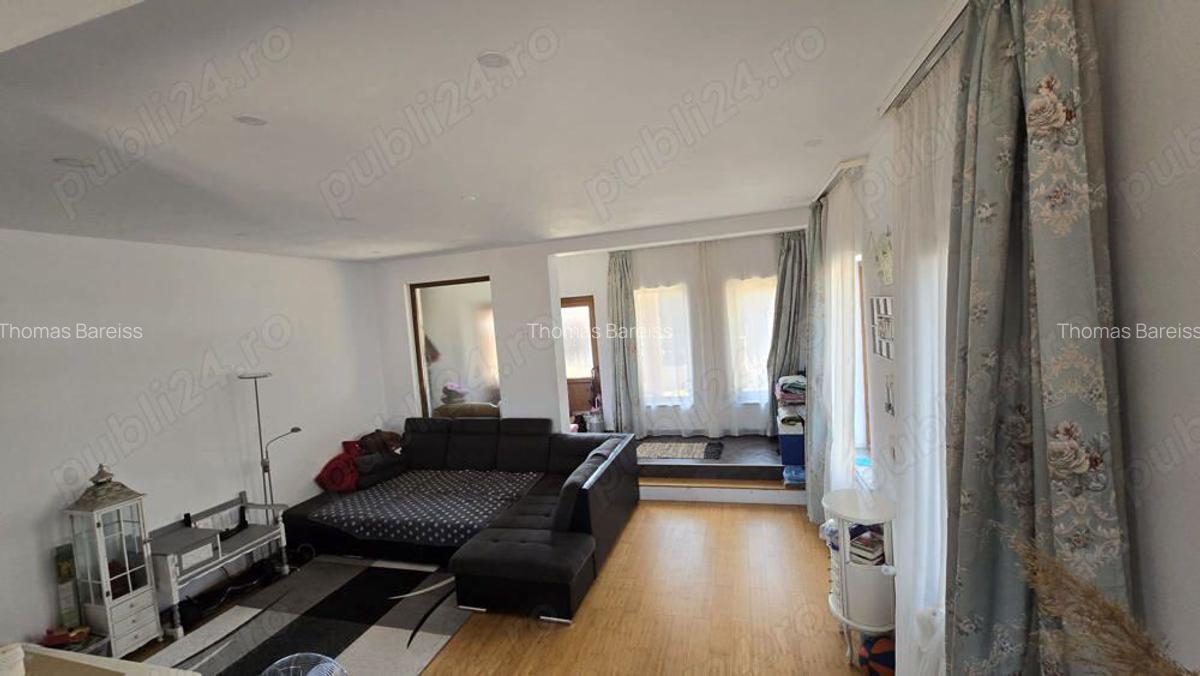 Proprietar Casa de vanzare in Via Carmina: 4 Dormitoare, 2 Baje, 2 Balcoane si gradina - 2