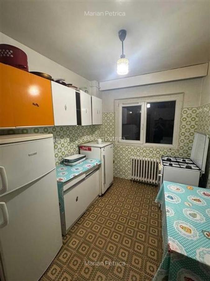 Apartament cu 3 camere semidecomandat în Teiul Doamnei - 2