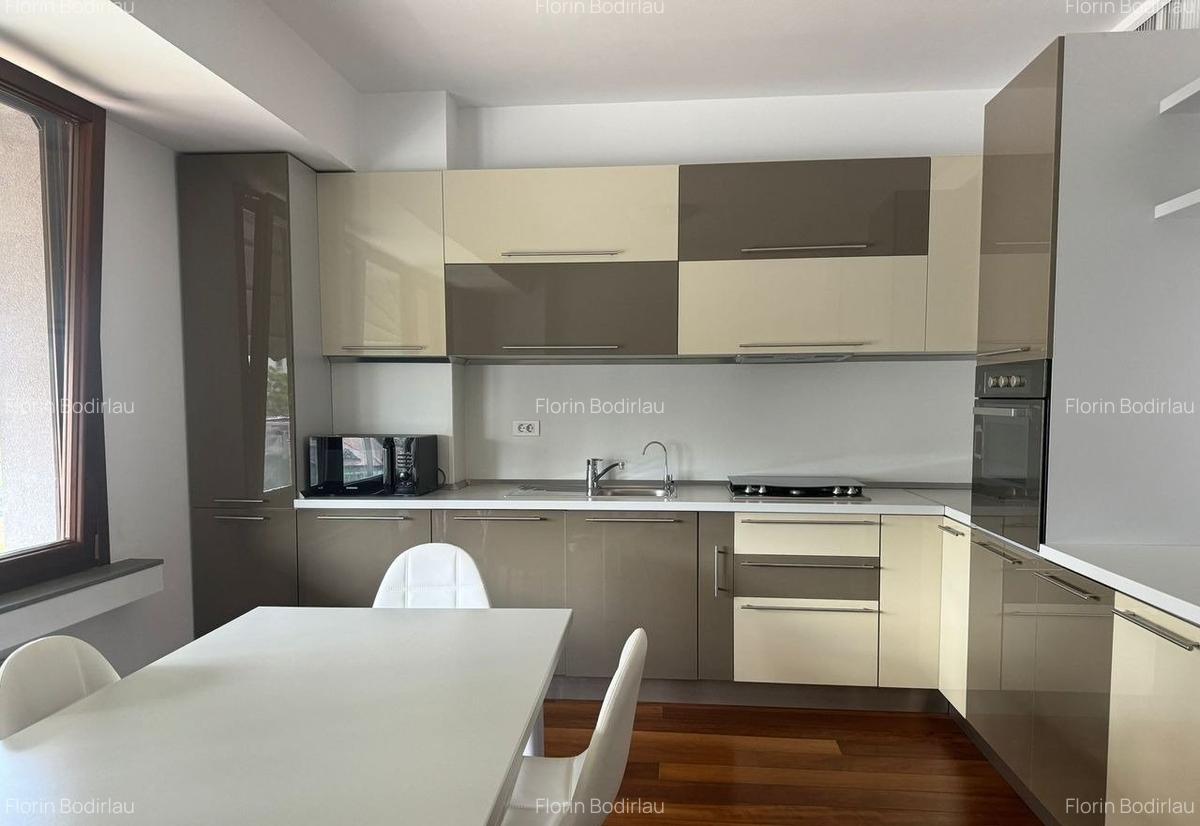 Kiseleff-Arcul de Triumf // 3 camere // 155mp // 3 locuri de parcare + boxa // - 4