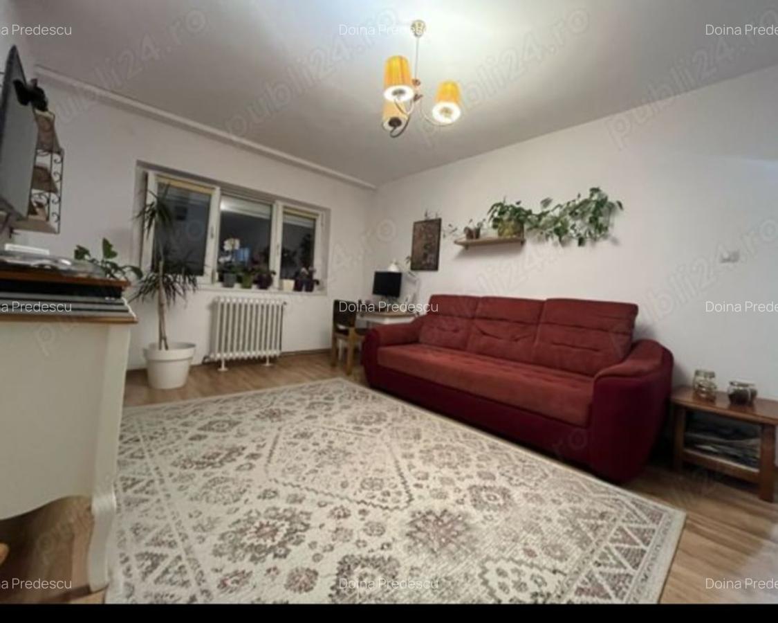 Apartament cu 3 camere decomandat în Plăvăț II - 9