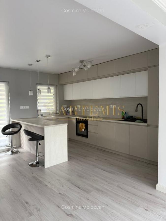 Casa individuala, decomandata,  4 camere, 250 mp., teren 1600 mp., zona Centura - 2