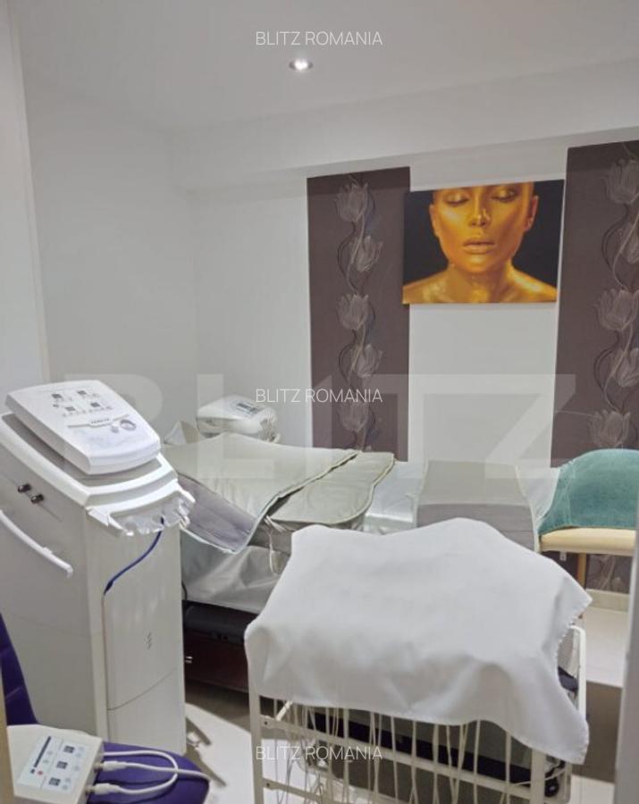 Spatiu comercial de vanzare, 290 mp, zona Micro 3 - 12