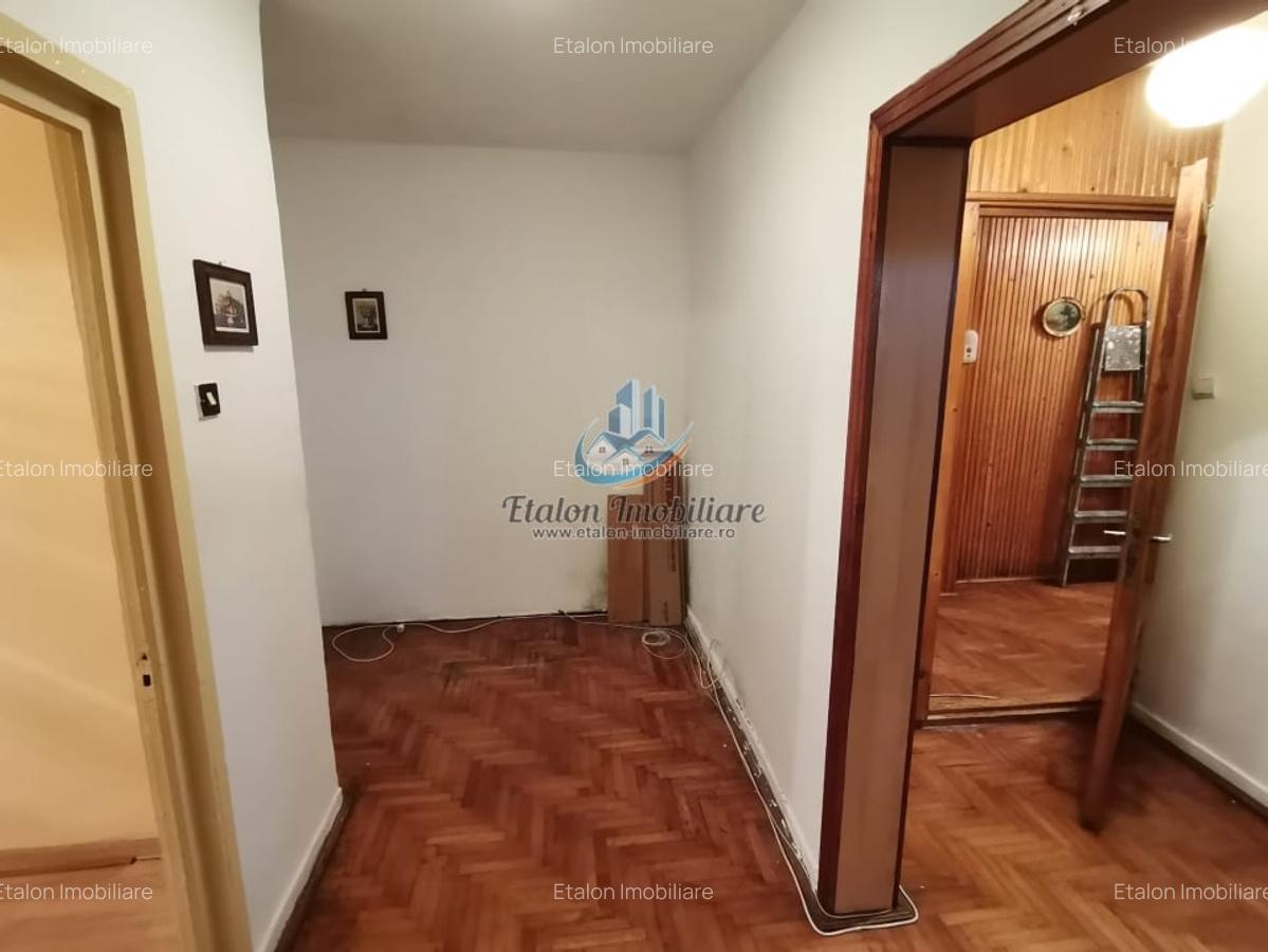 Apartament 3 camere, 2 bai, boxa, parter inalt, zona 1 Mai - 9
