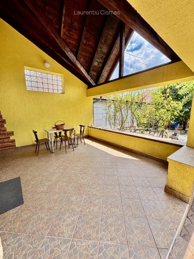 Casa individuala - zona Calea Dumbravii - 2 intrari separate - 6