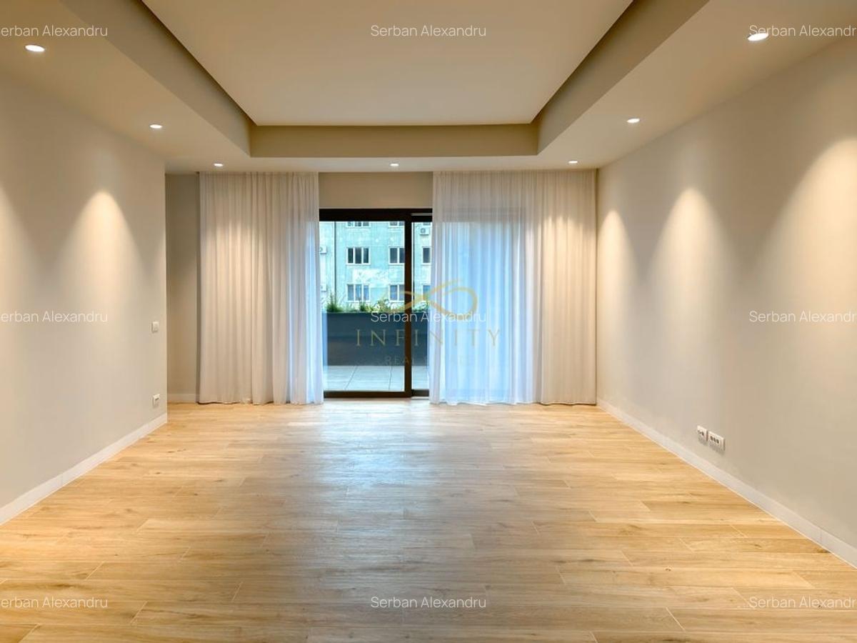Triplex | 4 camere | 302 mp | Dacia  | 3 Parcari | NZeb - 2