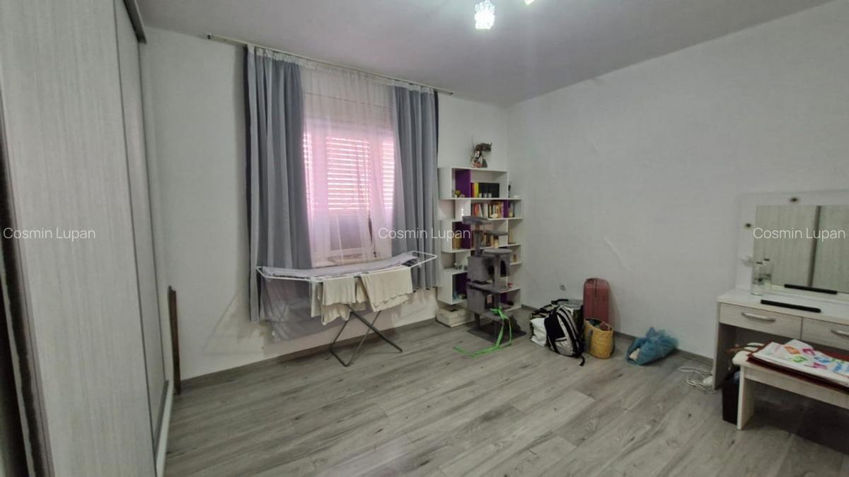 Casa Rogerius singur in curte, amenajata in doua apartamente - 5