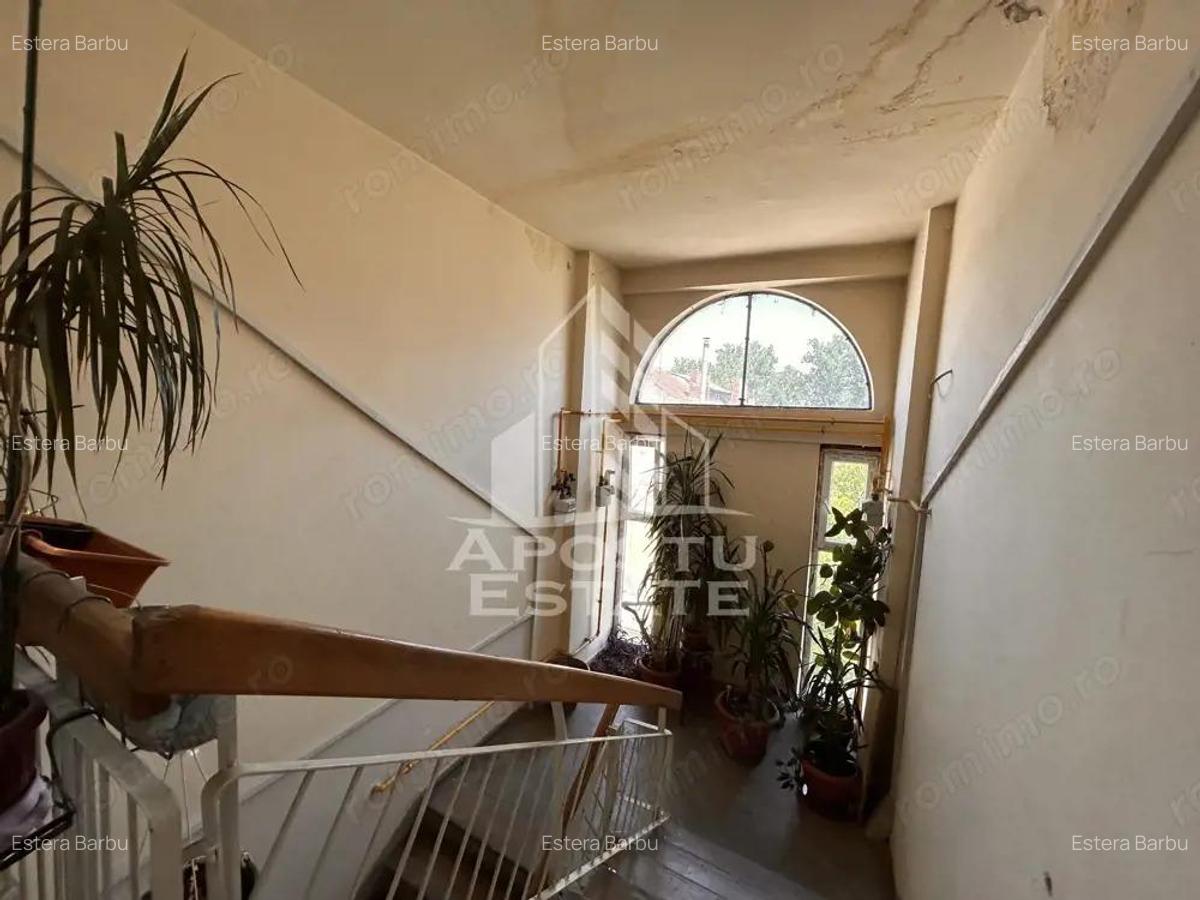 4 camere decomndat Pia?a Unirii | Terasa, parcare in curte securizata. - 16