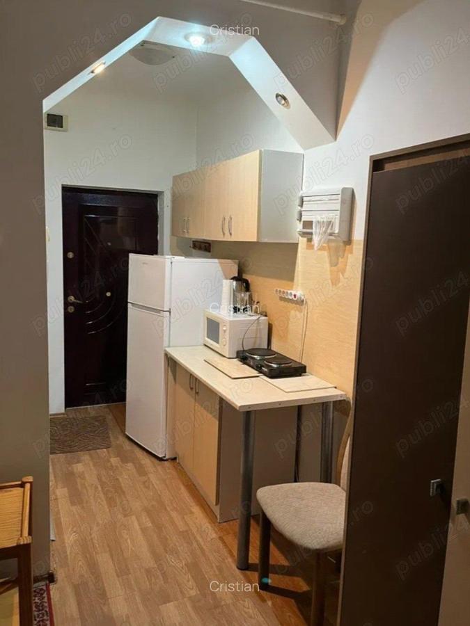 Inchiriez garsoniera in cartierul Gruia zona garii facultatea de litere 20 mp - 1