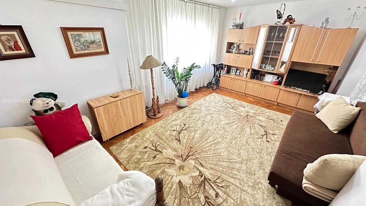 Apartament cu 4 camere decomandat, mobilat în Plăvăț II - 1