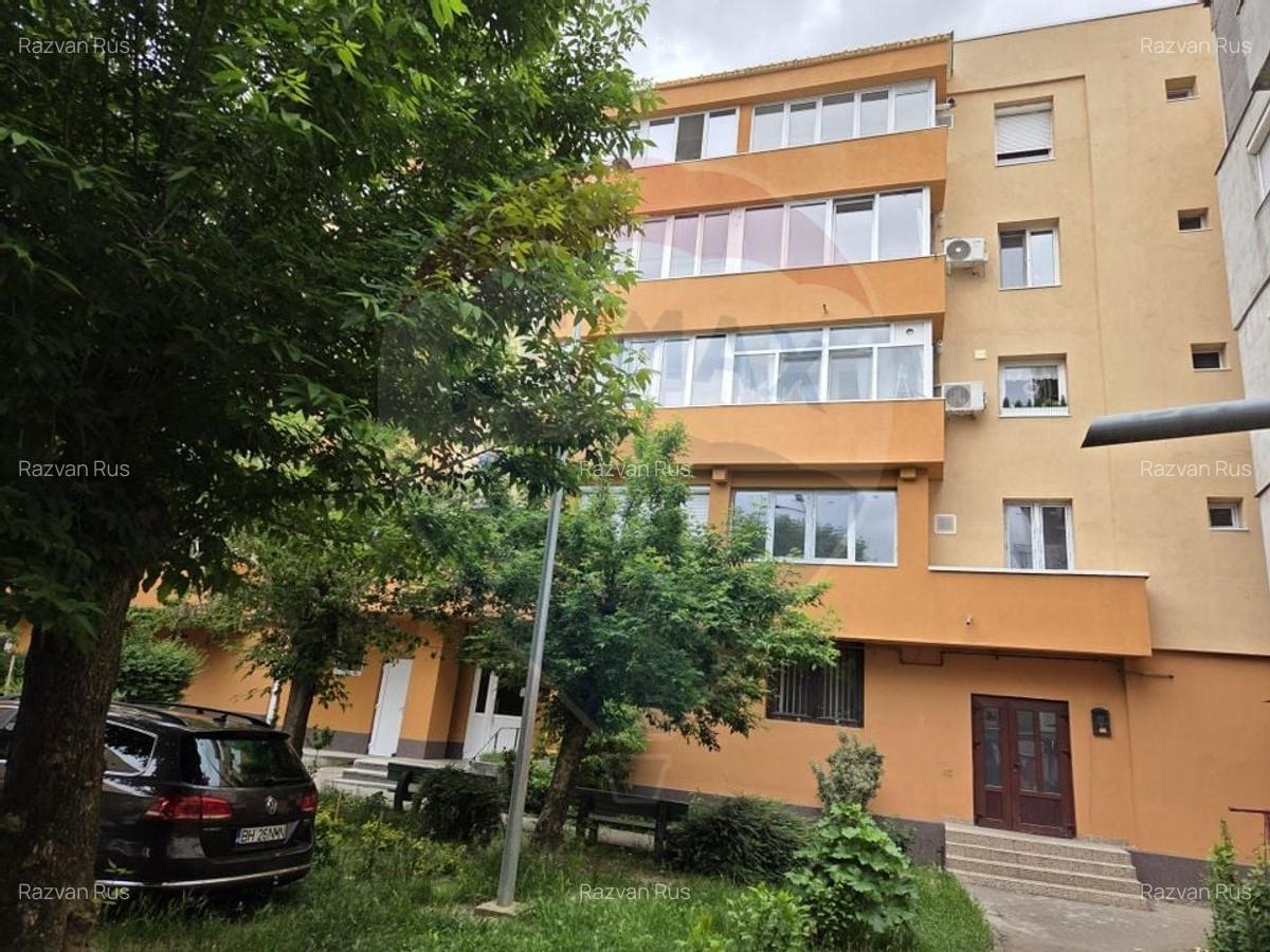 Apartament cu 3 camere in centru orasului Salonta - 1