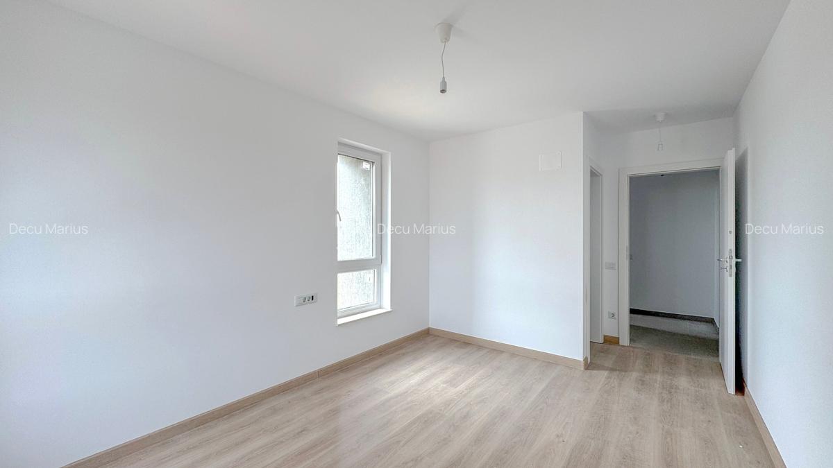 Apartament cu 3 camere decomandat în Tractorul - 12