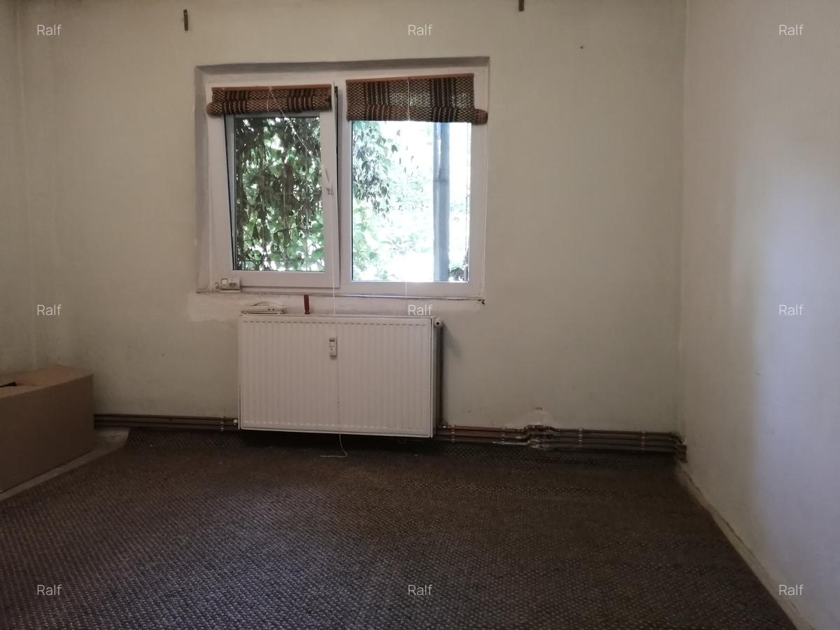 Apartament cu 3 camere semidecomandat în Bucovina - 2