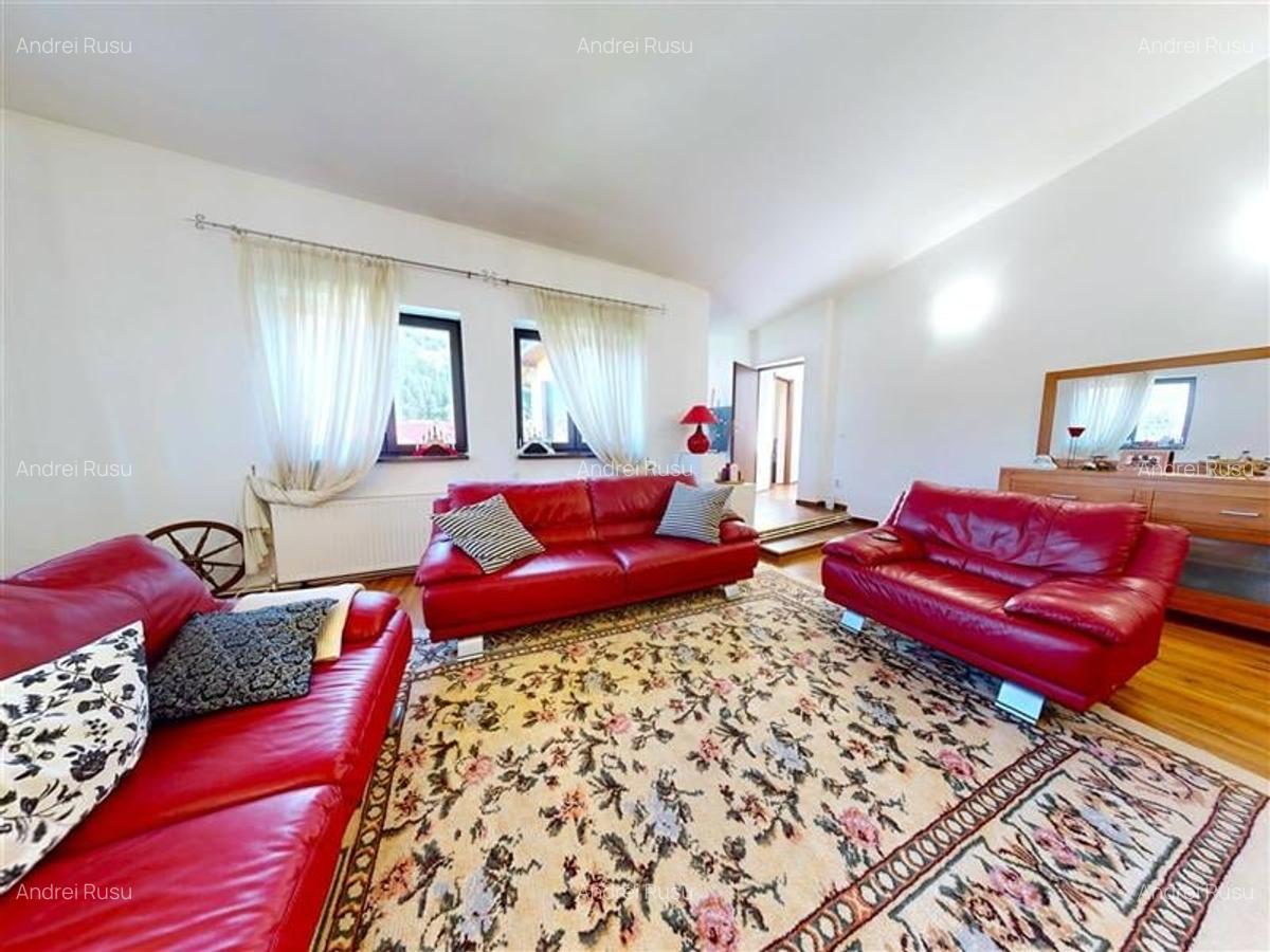 Tur LIVE!Casa cu arhitectura traditionala, curte spatioasa,foisor,Rucar-Bran - 2