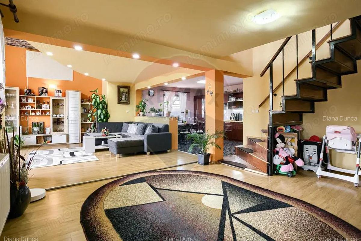 Casa primitoare de vanzare in localitatea Lipova - 17