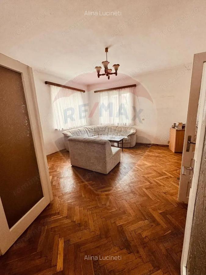 Casa / Vila cu 3 camere de vanzare in zona Vest - 1