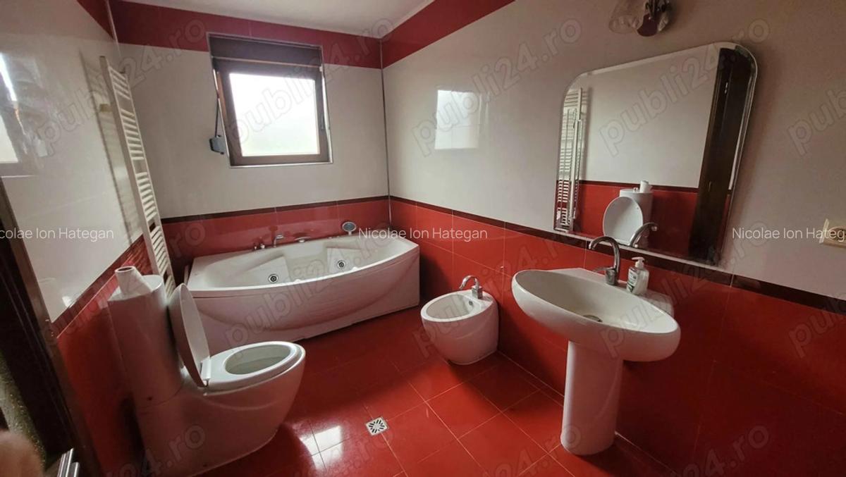 Imobil cu 3 case:C1 -3 nivele;C2-2nivele;C4-1 nivel;C3;C5;Piscina;Foisor - 1