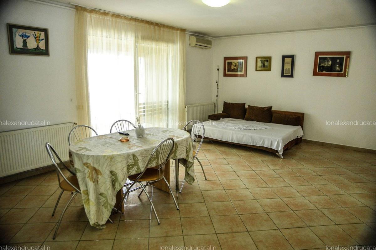 Statiunea Mamaia(Butoaie)- 3 camere decomandate, etaj parter cu balcon - 3